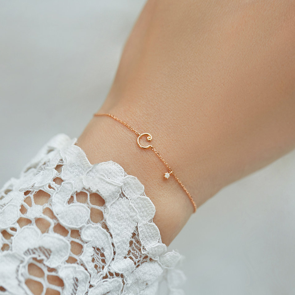 Diamond bracelet Curly Letter C