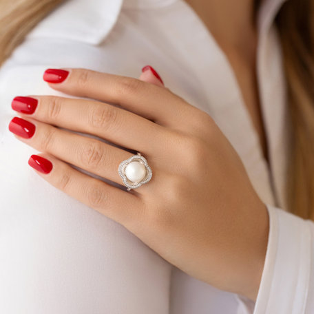 Diamond ring with Pearl Pacific Lullaby