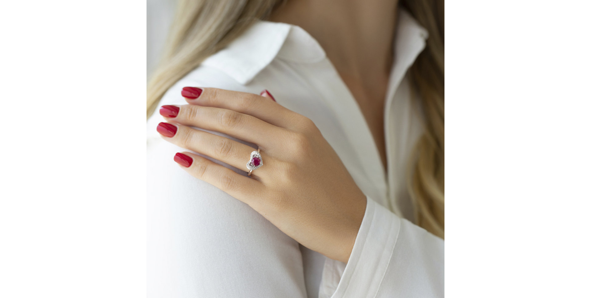 Ring with black and white diamonds Lovie