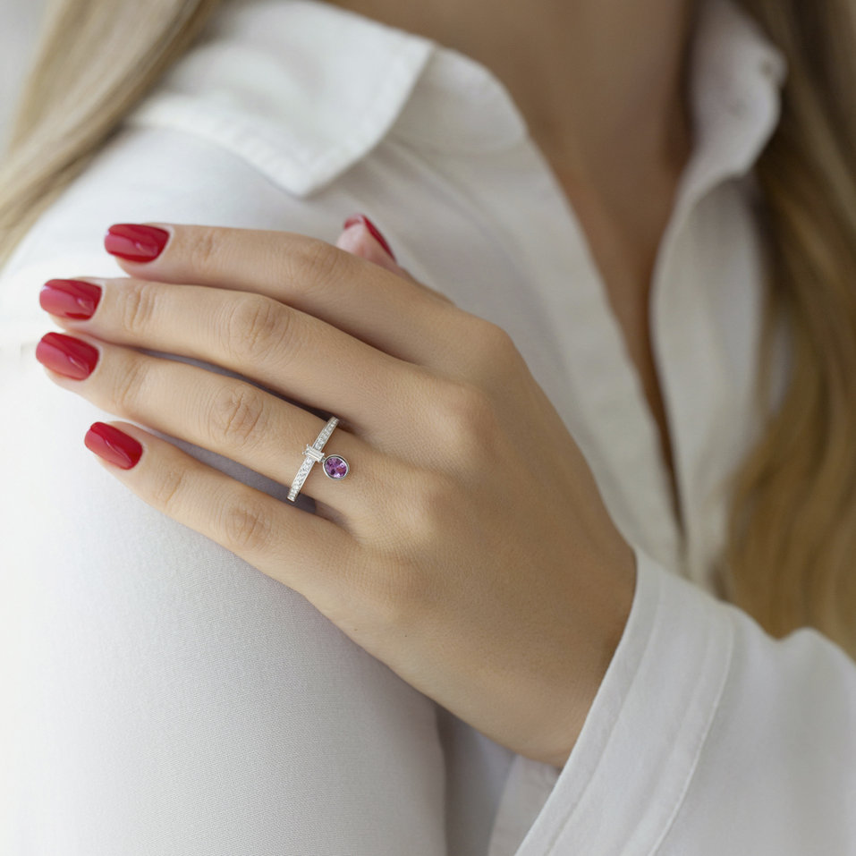 Diamond ring with Sapphire Verona
