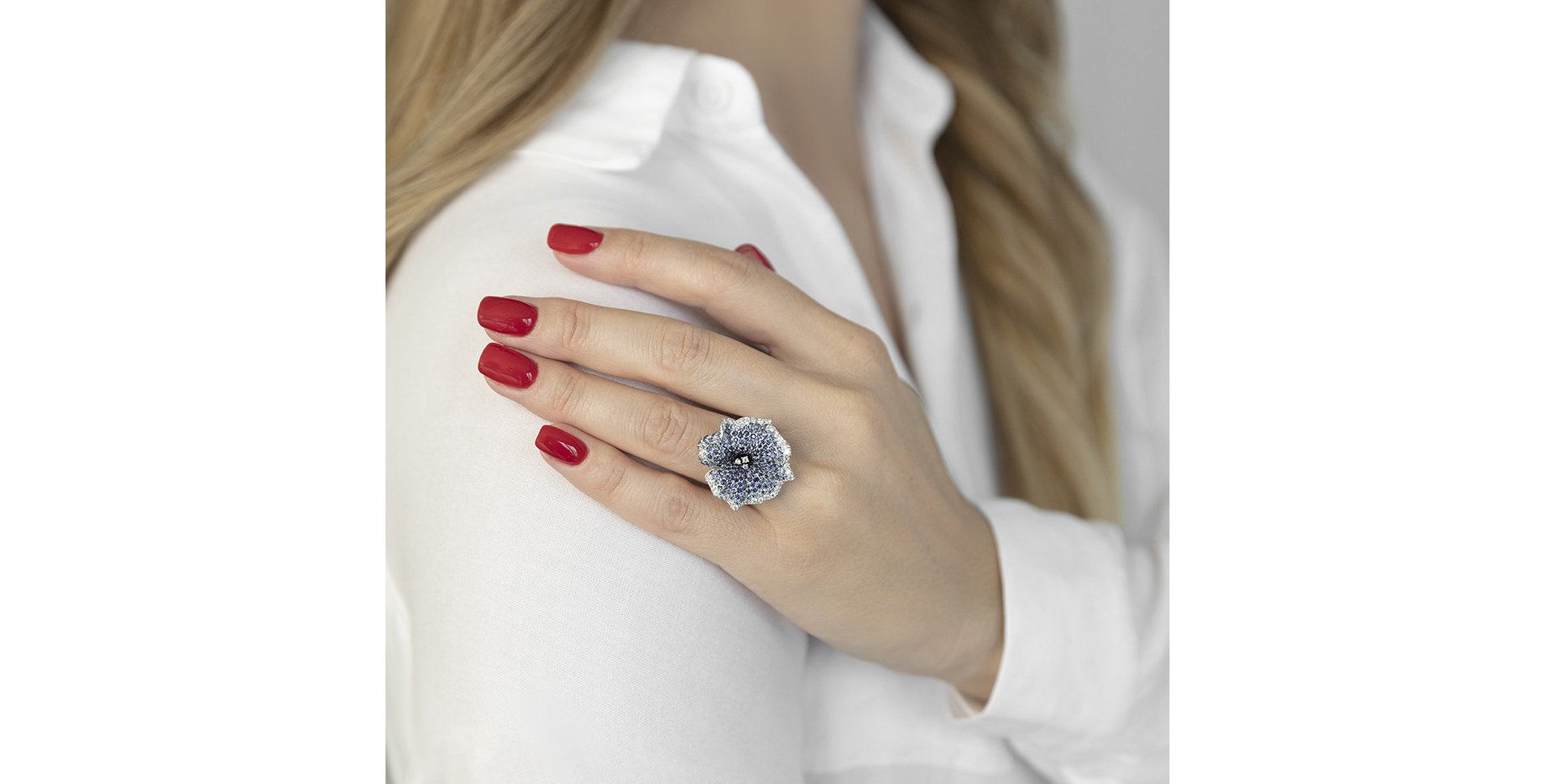 Diamond ring with Sapphire Oceánia