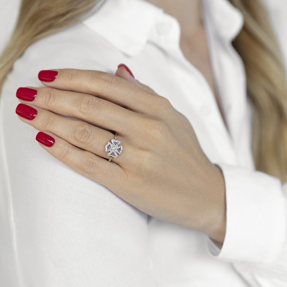 Diamond ring with Sapphire Mystic Flower