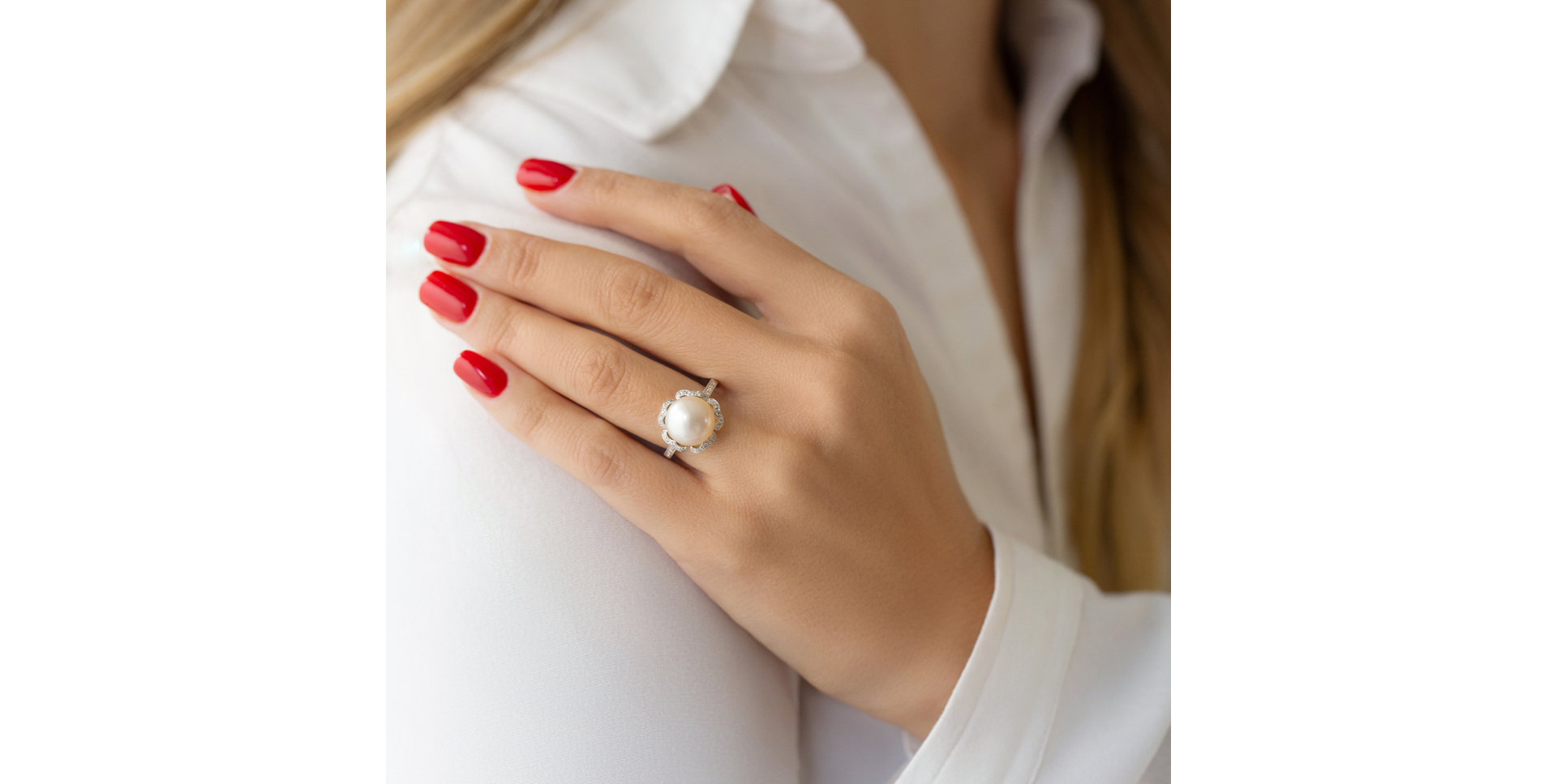 Diamond ring with Pearl Weddell