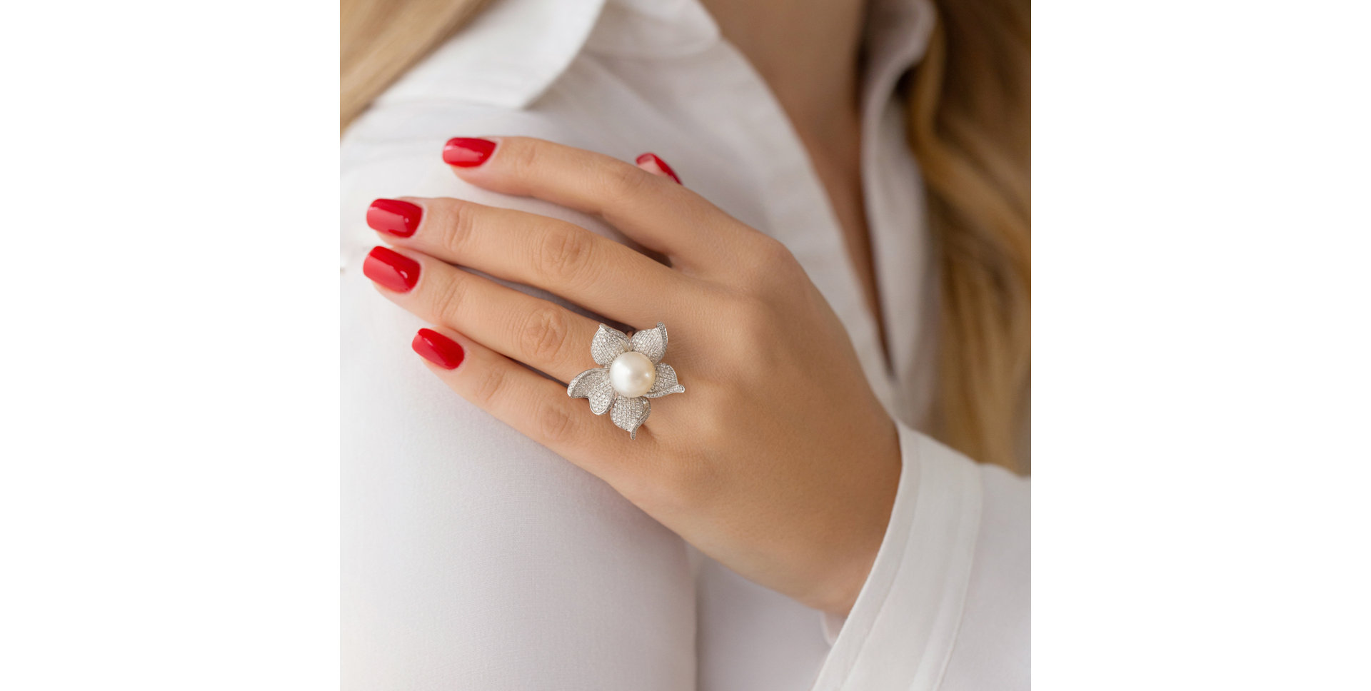 Diamond ring with Pearl Adelaide