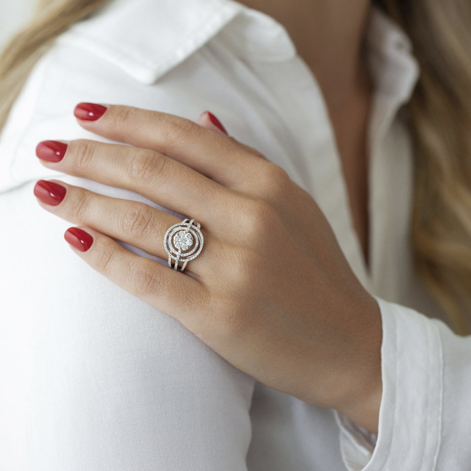 Diamond ring Flower Maze