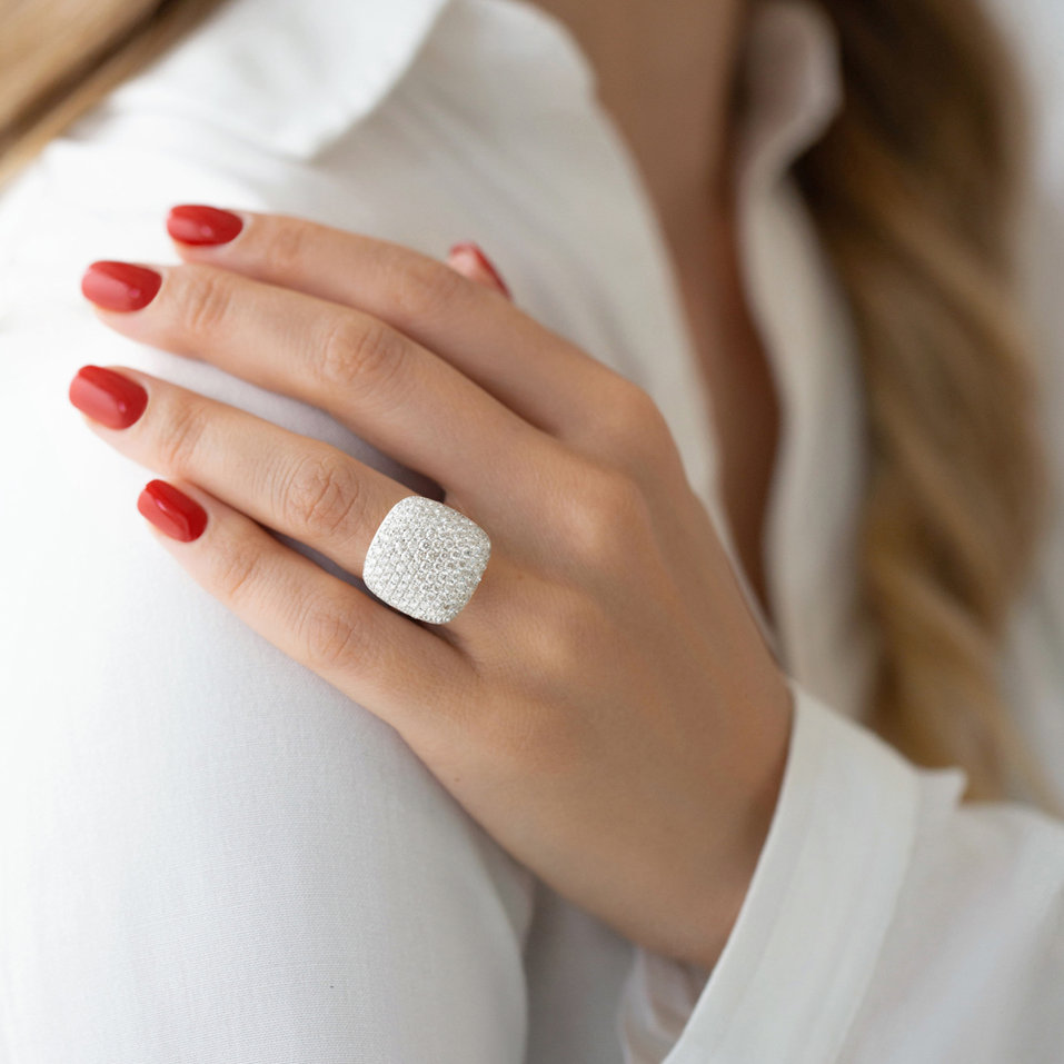 Diamond ring Famous Cube