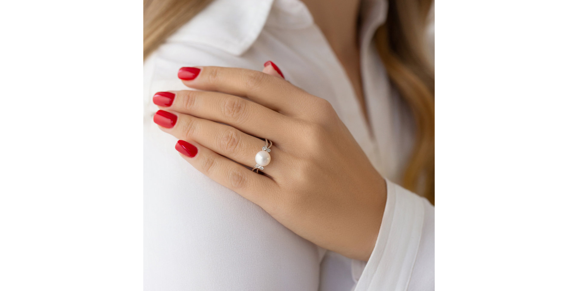 Diamond ring with Pearl Coral Tear