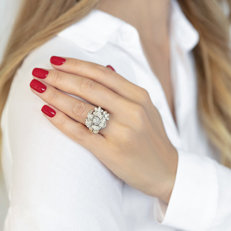 Ring with black and white diamonds Marquise