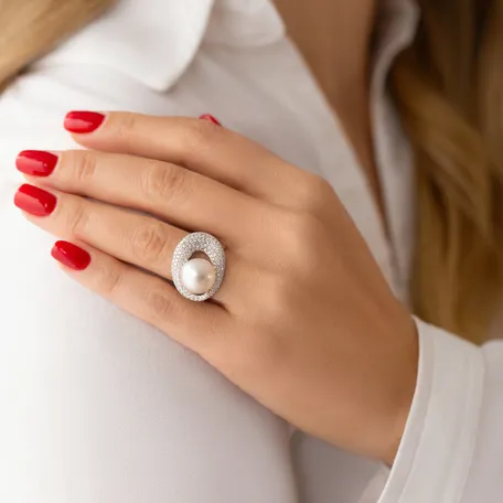 Diamond ring with Pearl Noah