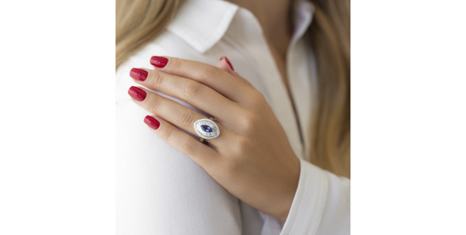 Diamond ring with Sapphire Milo