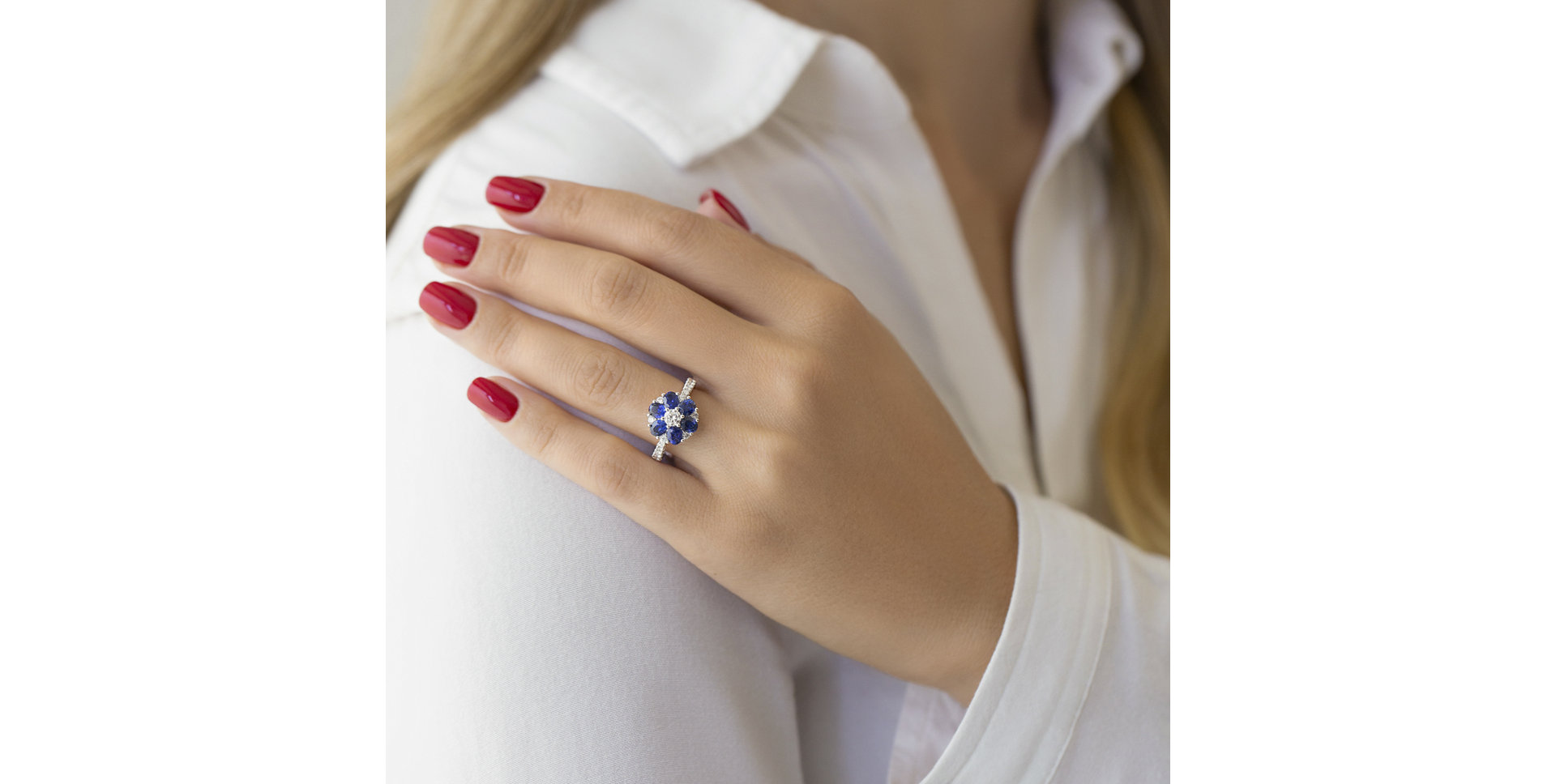 Diamond ring with Sapphire Daleyza