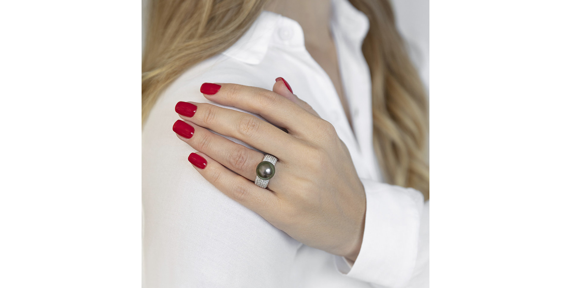 Diamond ring with Pearl Relieving Relaxation