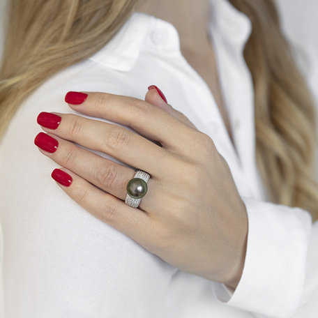 Diamond ring with Pearl Relieving Relaxation