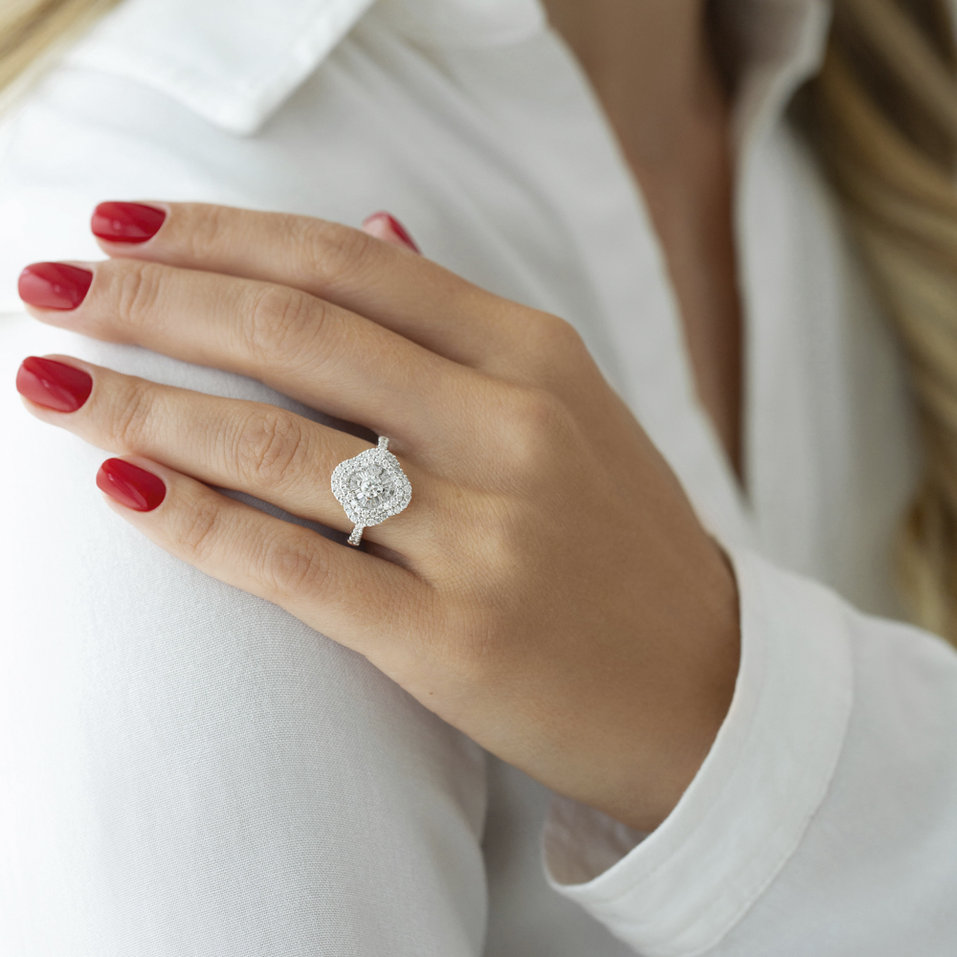 Diamond ring Raymond