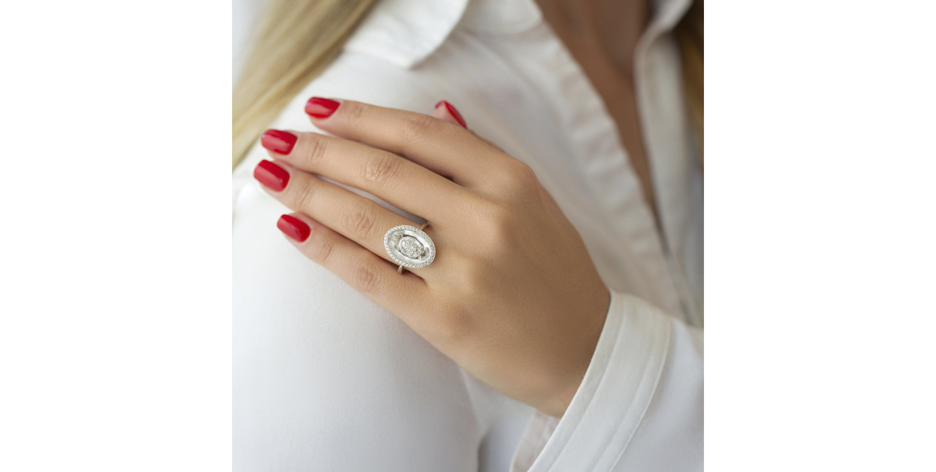 Diamond ring with Crystal Mike