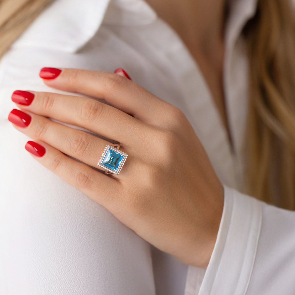 Diamond ring with Topaz Loria