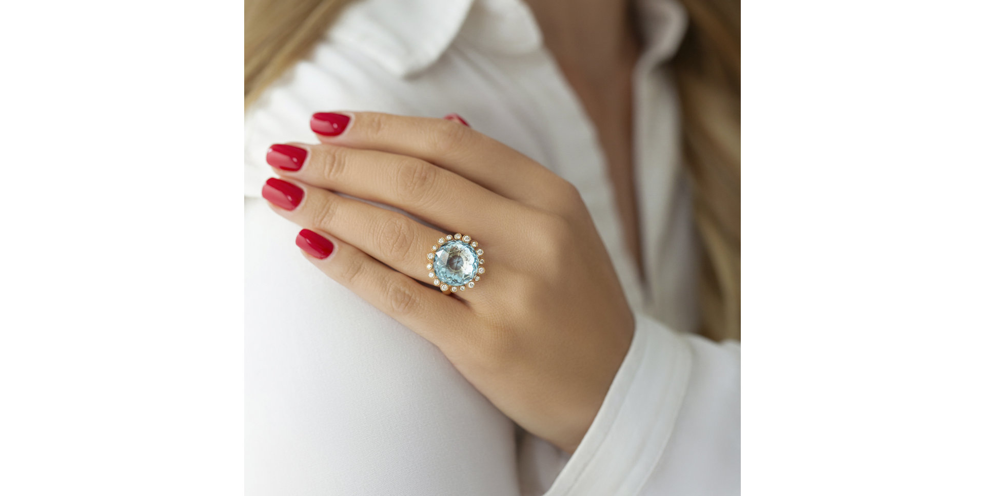 Diamond ring with Topaz Mina