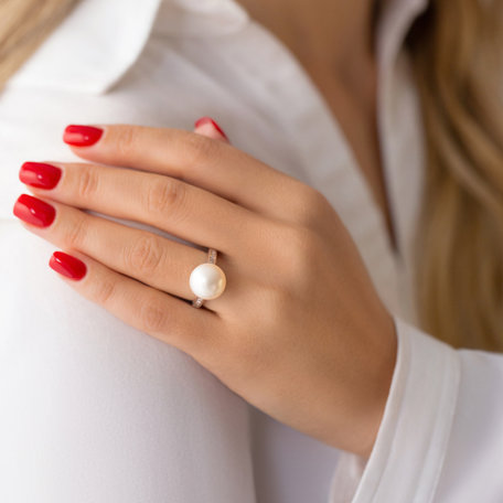 Diamond ring with Pearl Sea Grace
