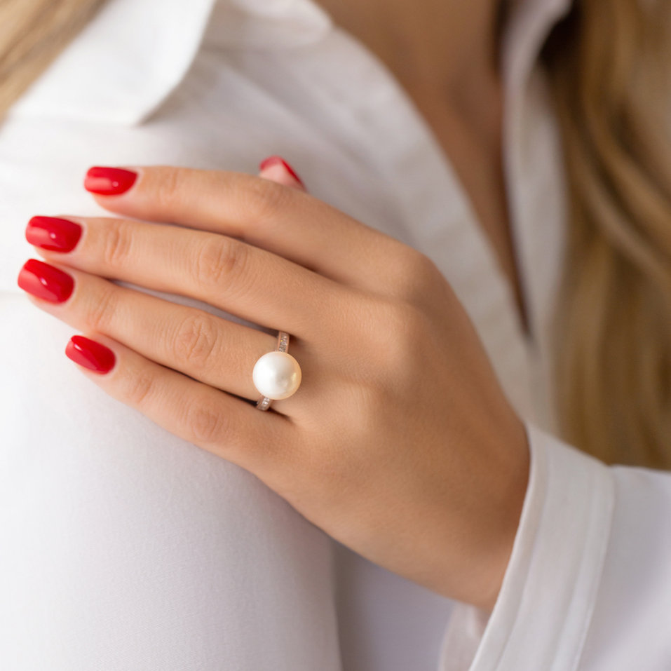 Diamond ring with Pearl Sea Grace