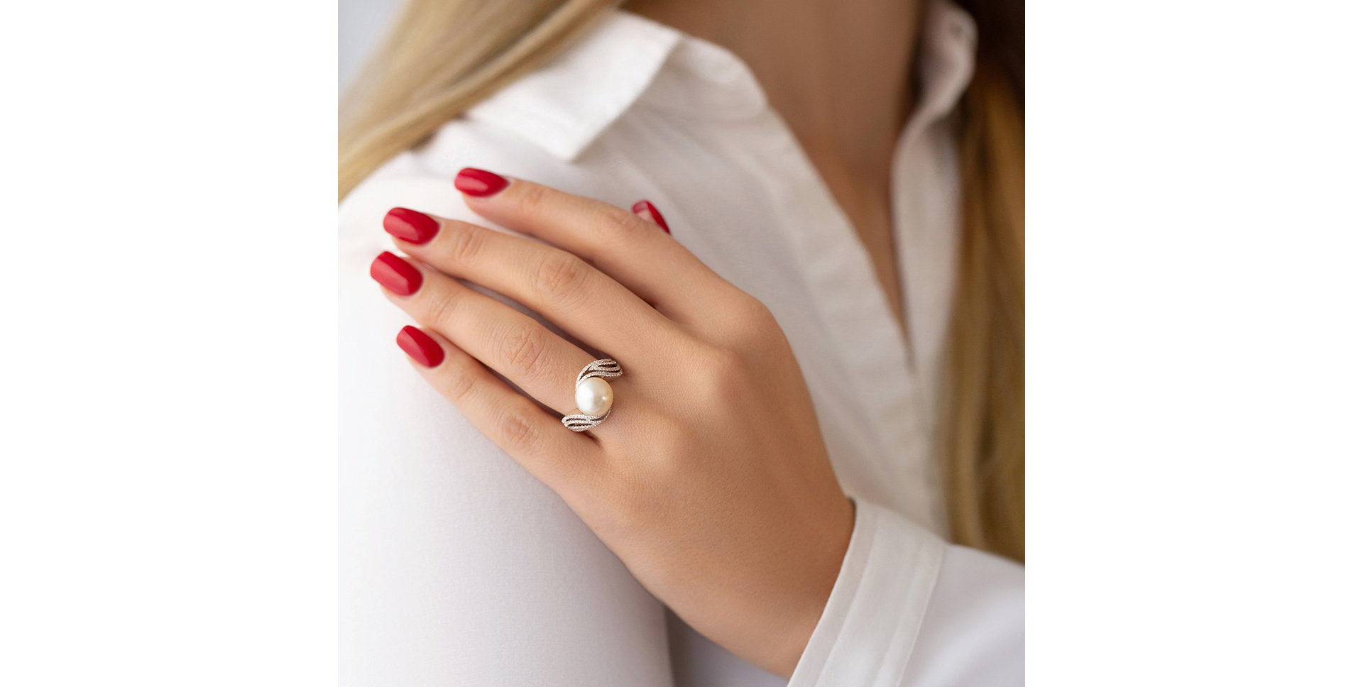 Diamond ring with Pearl Magic Ocean