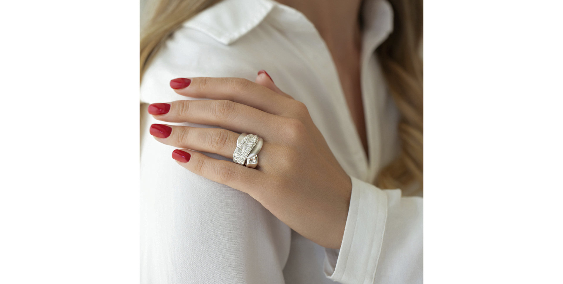 Diamond ring Moon Kiss