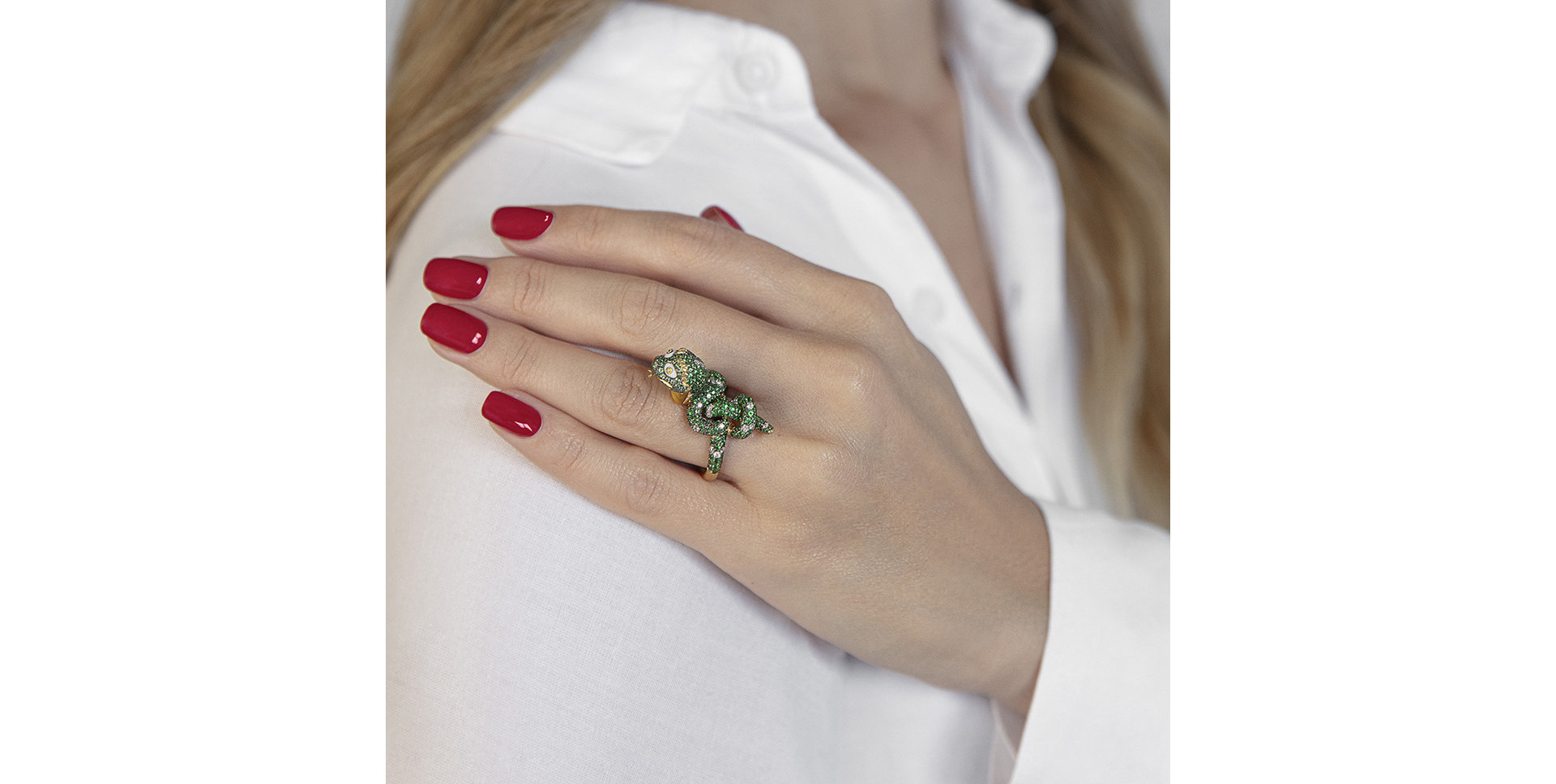 Diamond ring with Agate, Garnet and Mother of Pearl Crazy Snake