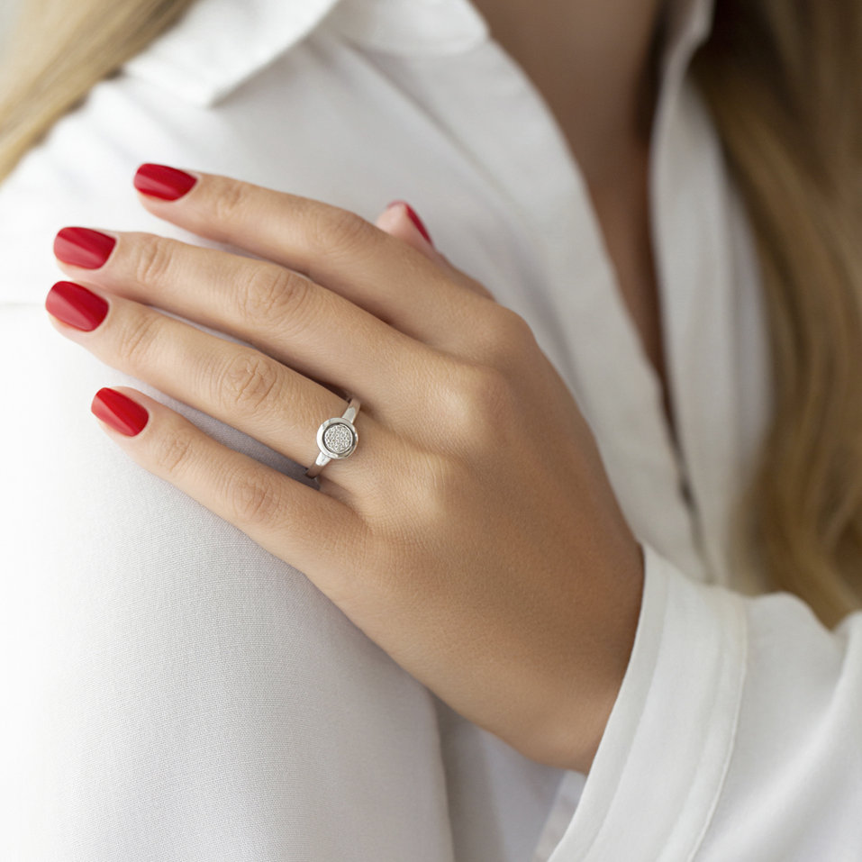 Diamond ring Hallucinate