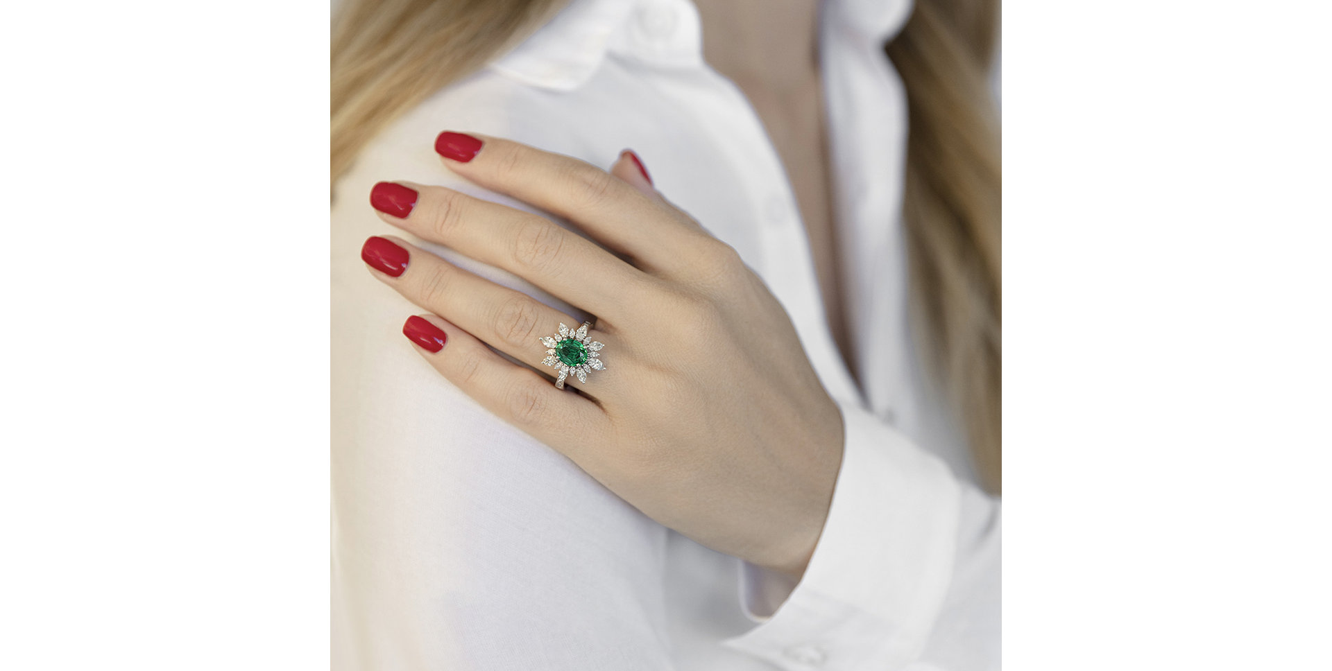 Diamond ring with Emerald Emerald Queen
