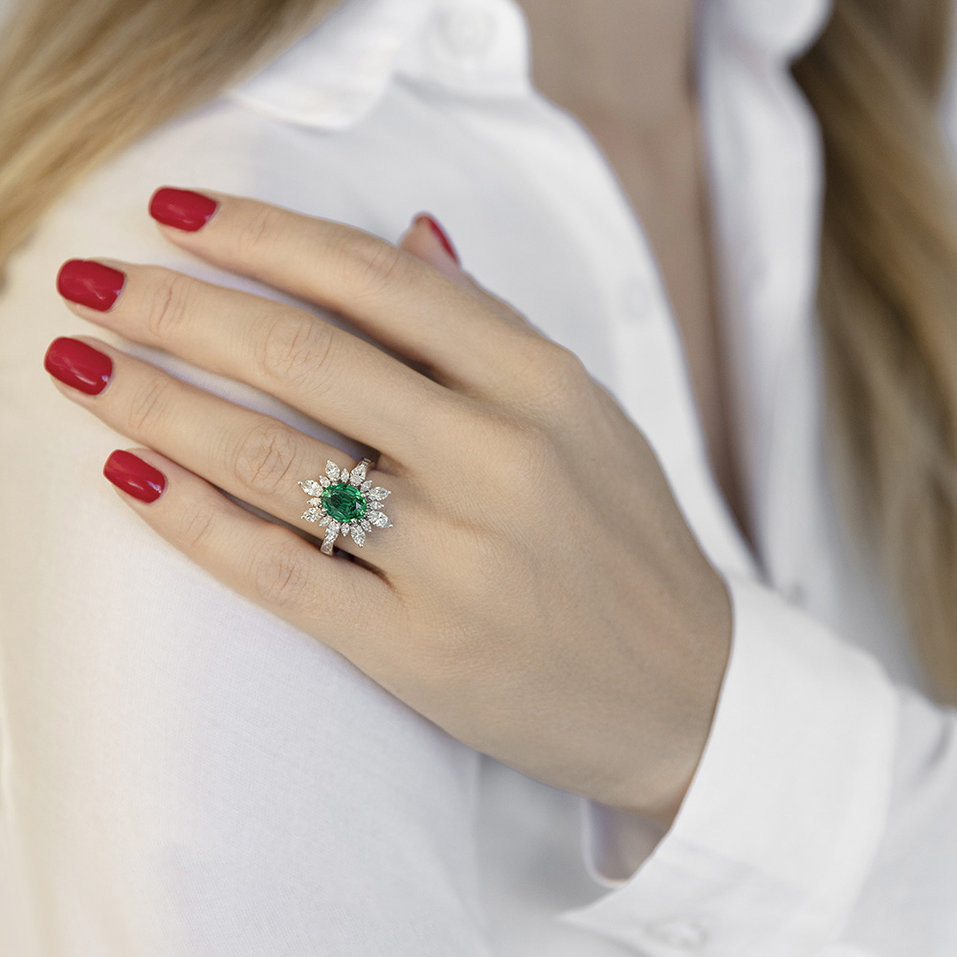 Diamond ring with Emerald Emerald Queen