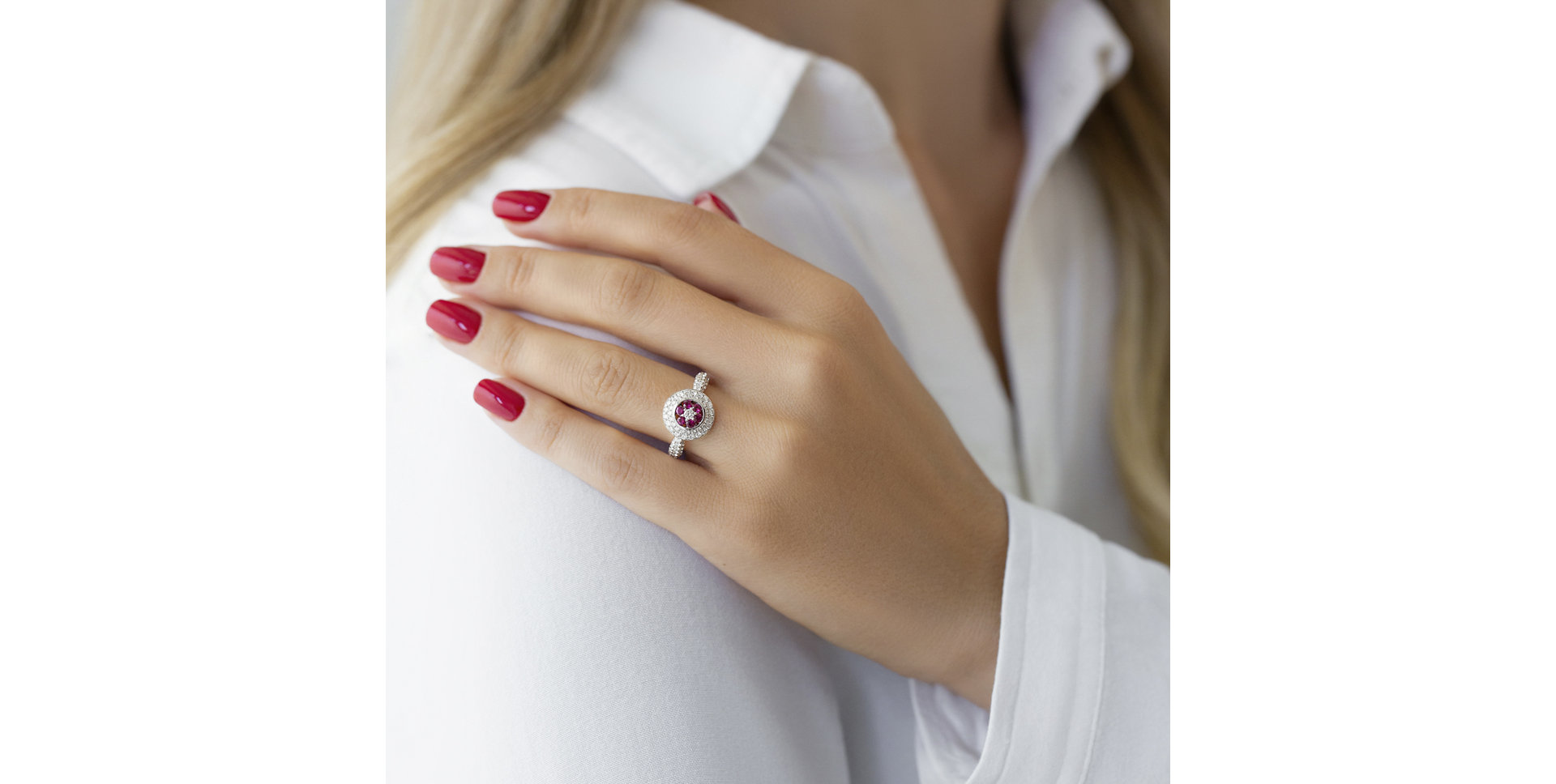 Diamond ring with Ruby Regina