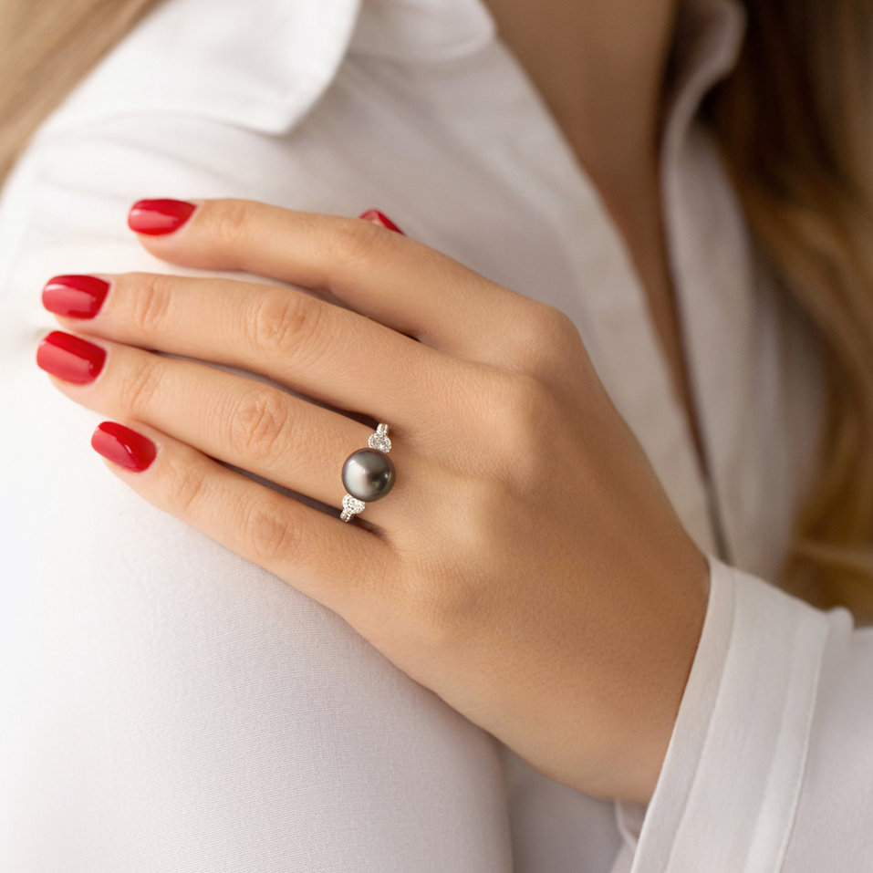 Diamond ring with Pearl Trina