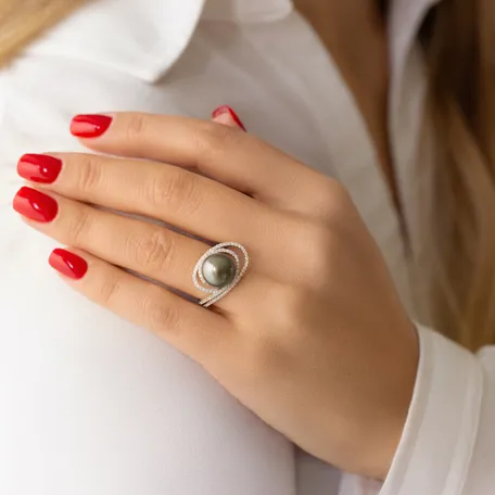 Diamond ring with Pearl Perlita