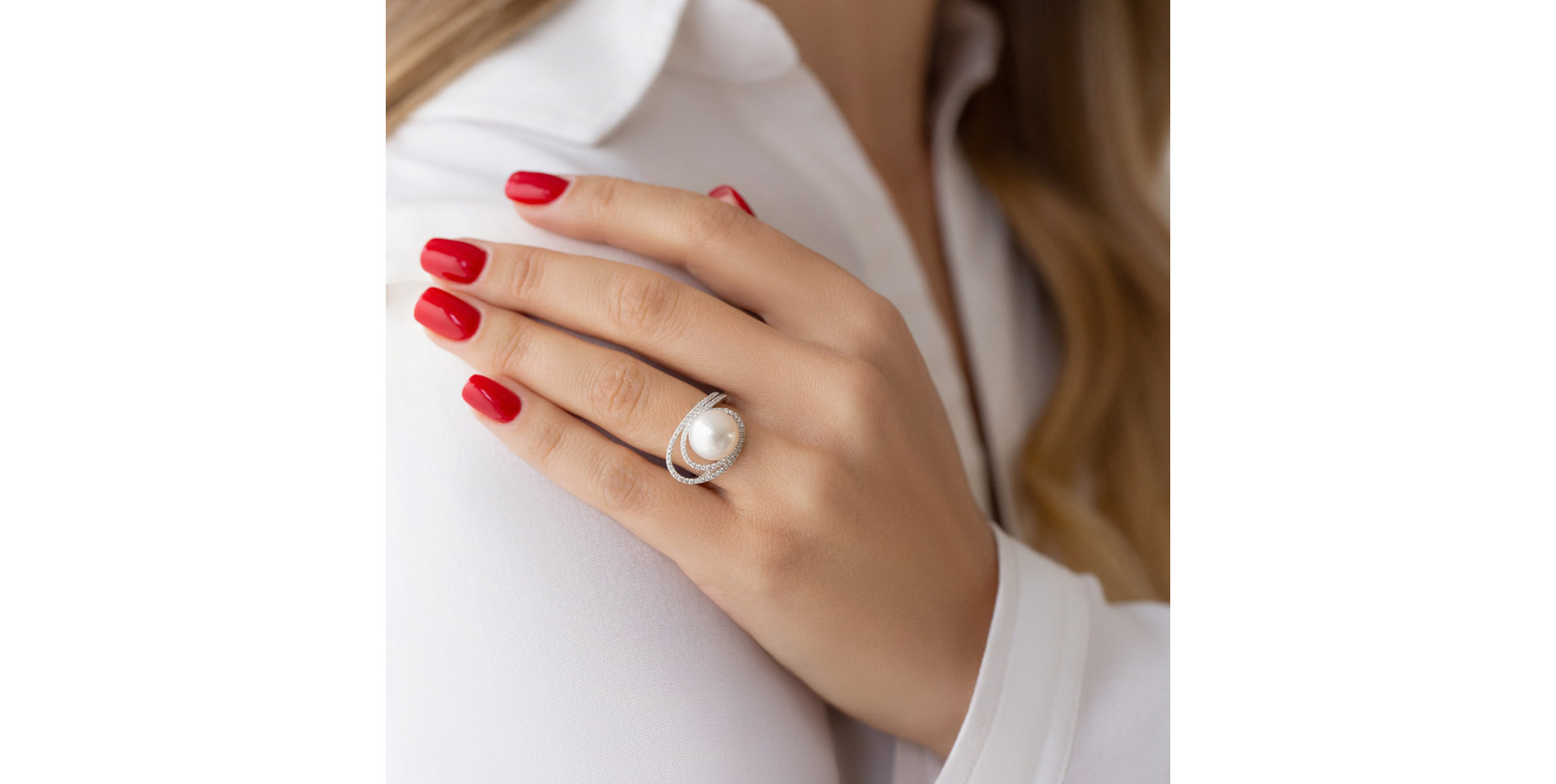 Diamond ring with Pearl Ocean Vortex