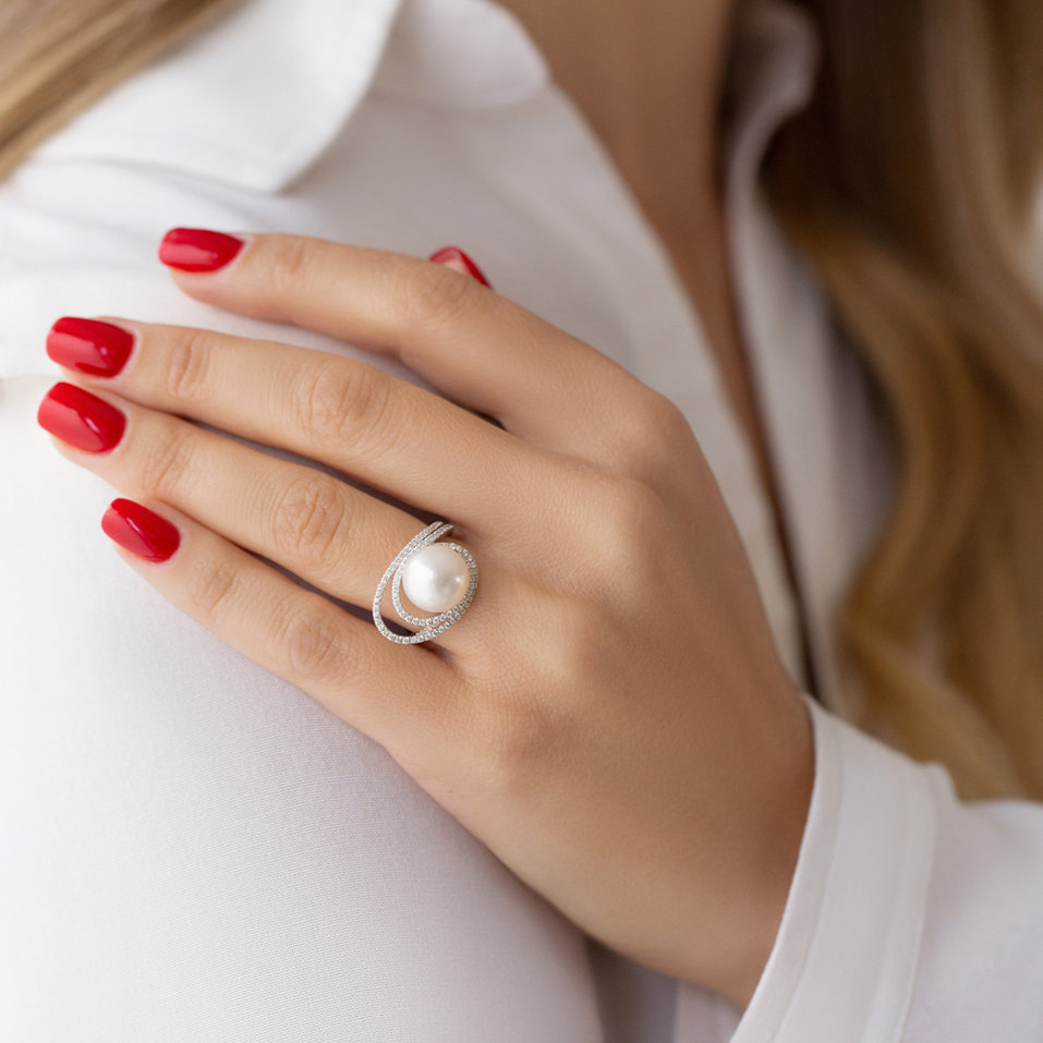 Diamond ring with Pearl Ocean Vortex