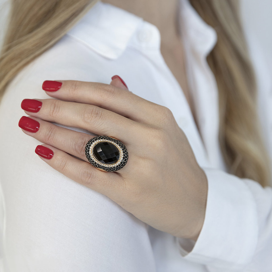 Ring with Garnet, diamonds and Sapphire Carnation Café