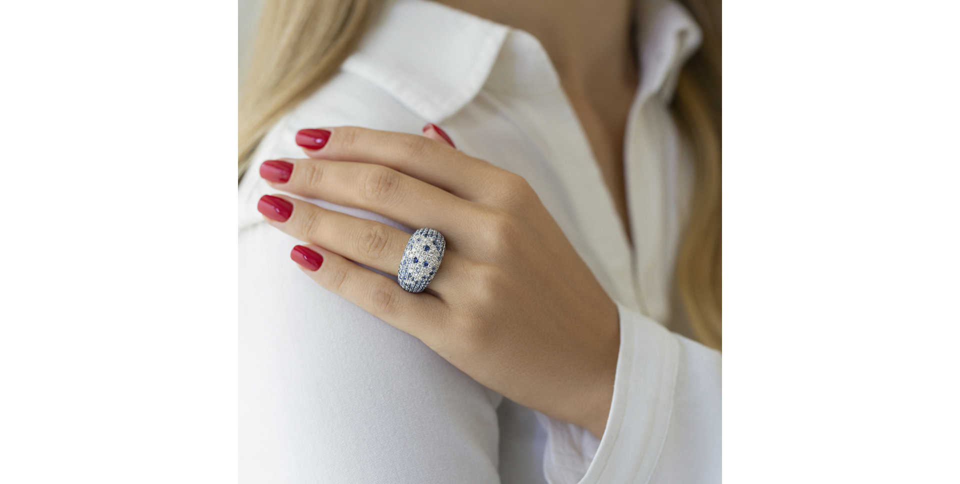 Diamond ring with Sapphire Belva