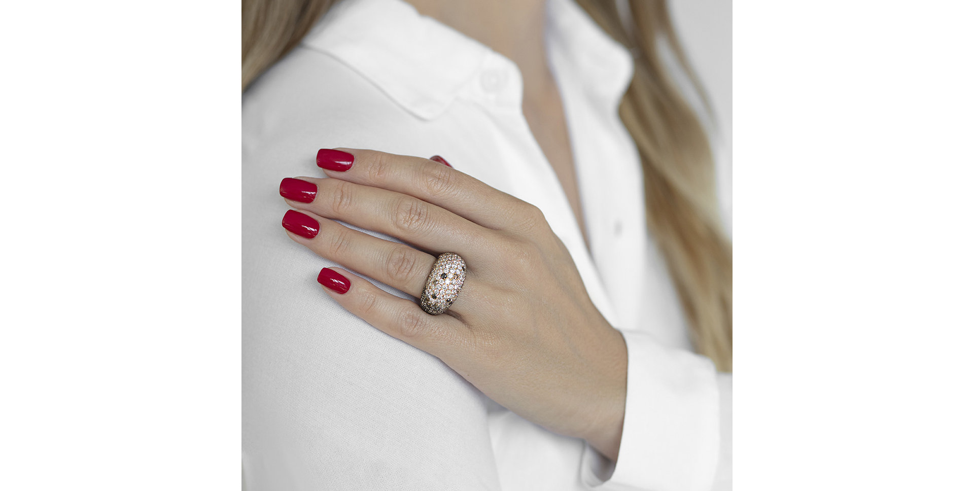 Ring with white, black and brown diamonds Alisia