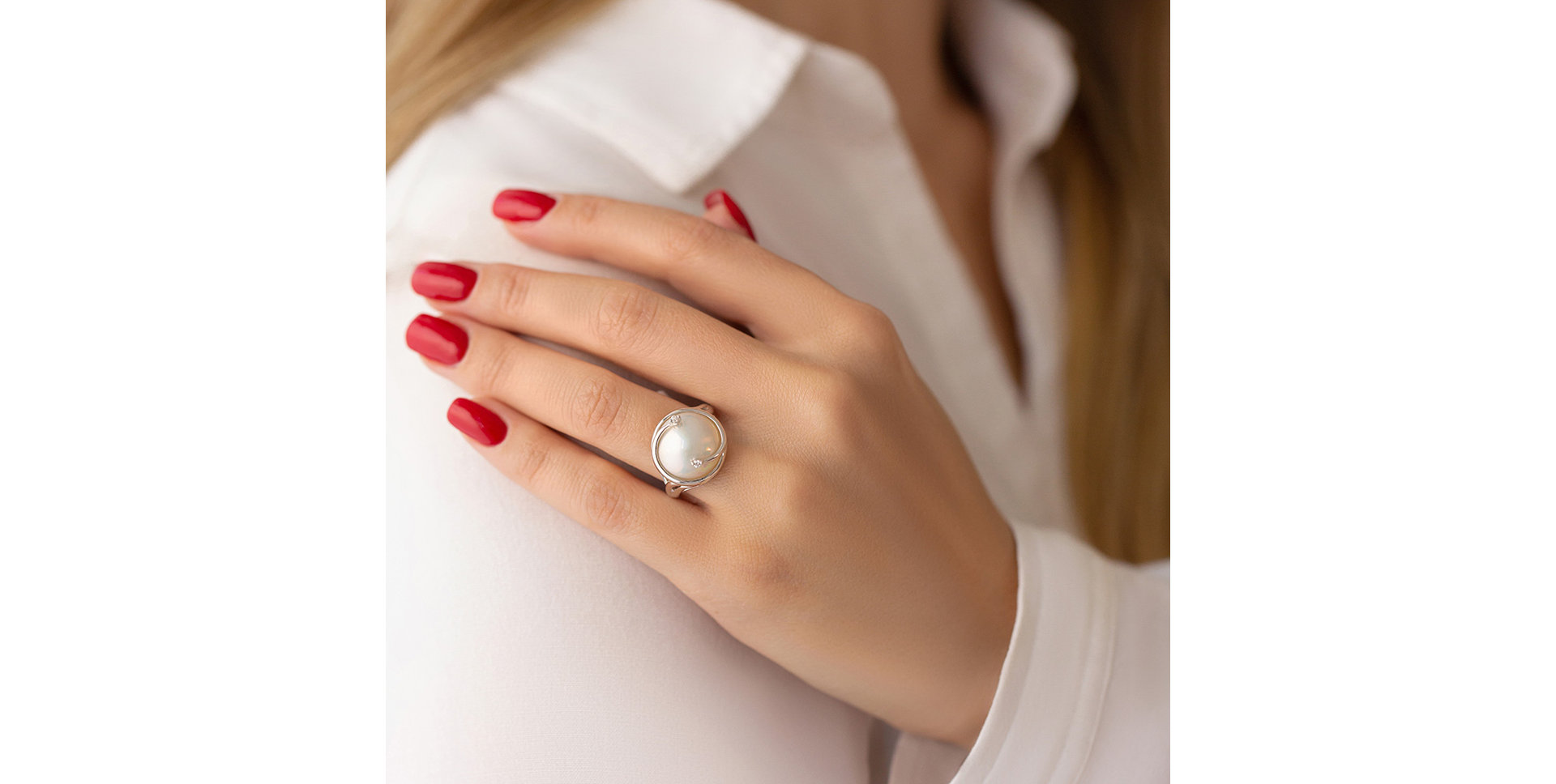 Diamond ring with Pearl Embrace Pearl