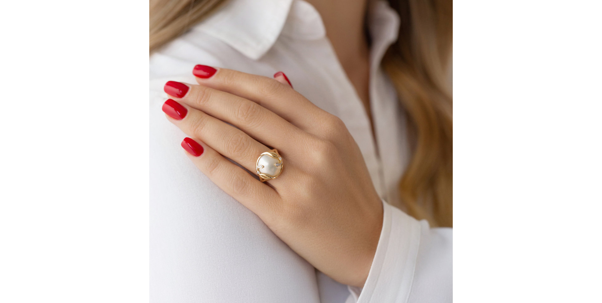 Diamond ring with Pearl Tear of Whale