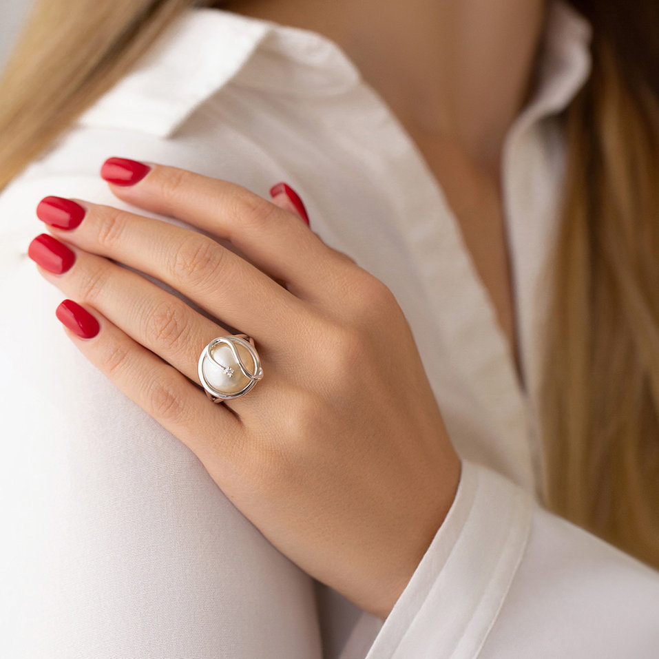 Diamond ring with Pearl Zostera Marina