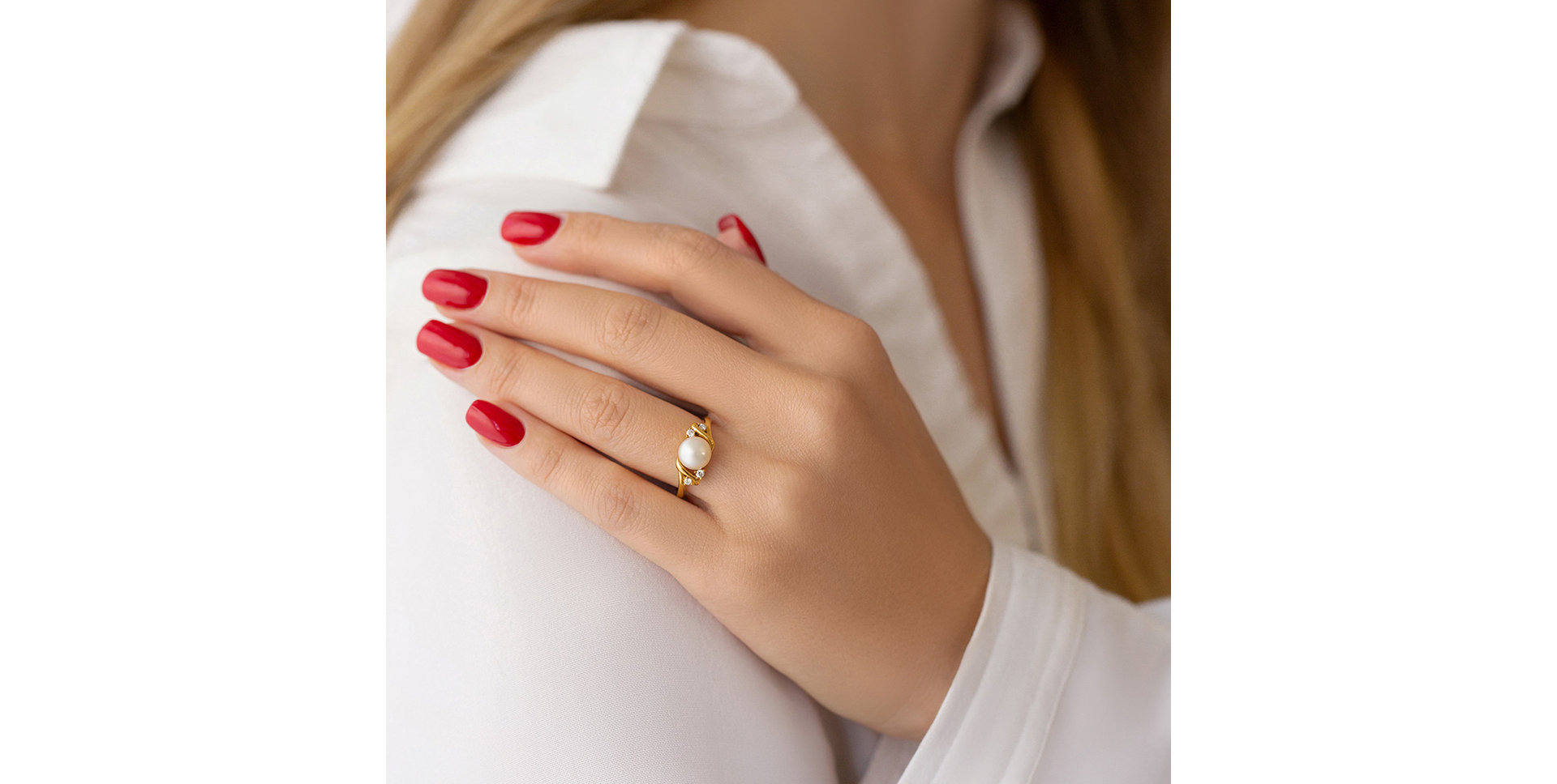 Diamond ring with Pearl Devoted Coast