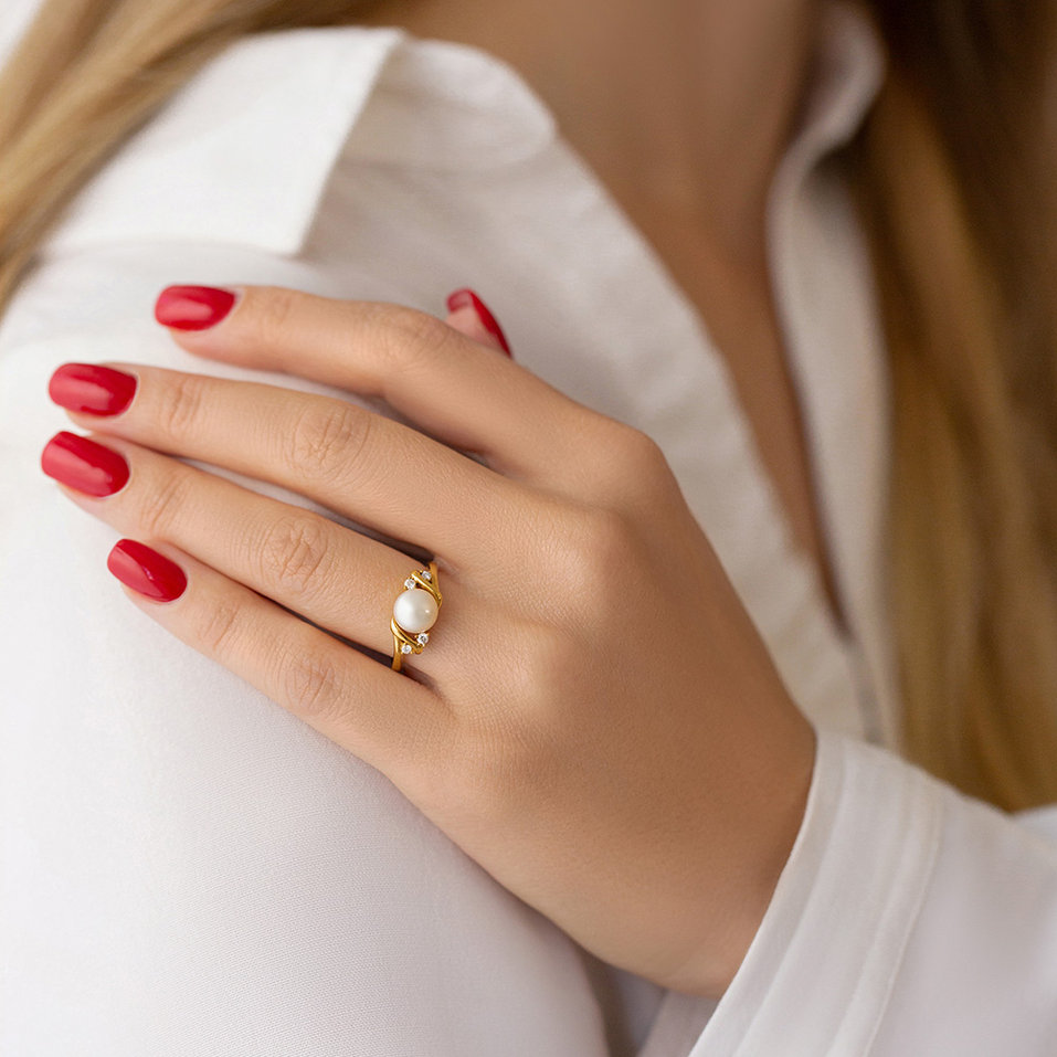 Diamond ring with Pearl Devoted Coast