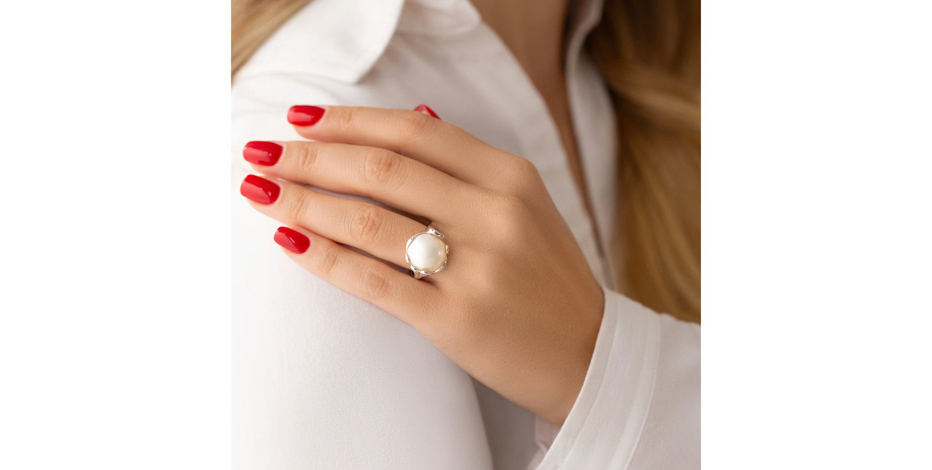 Diamond ring with Pearl Enchanted Pacific