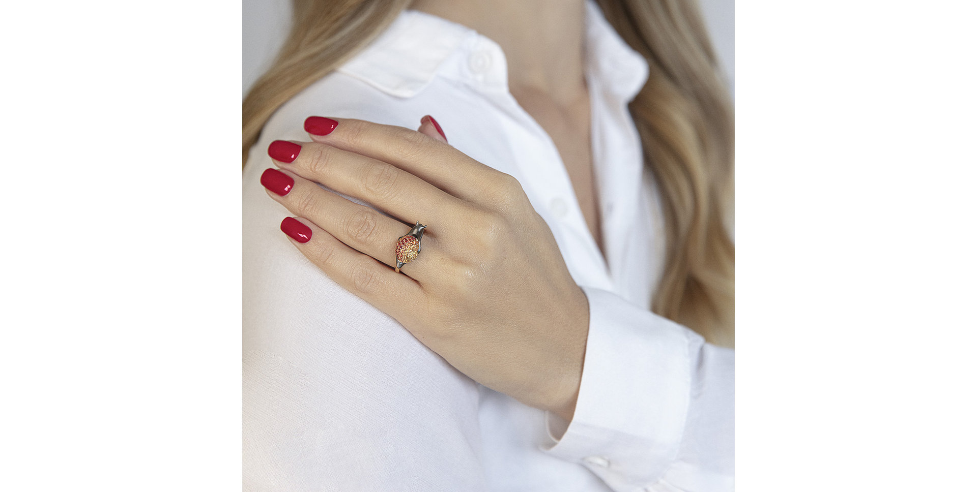 Ring with Sapphire Luxury Snail