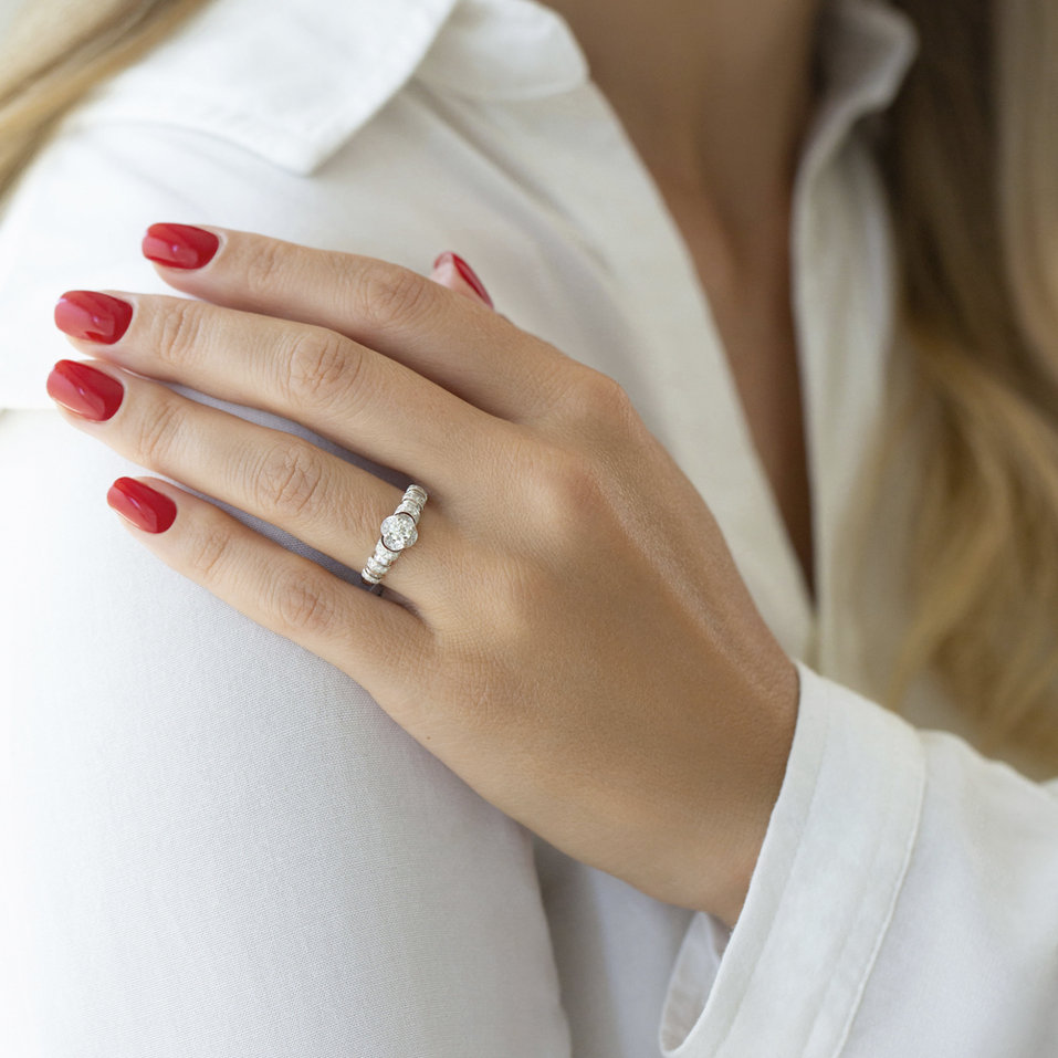 Diamond ring Faustine