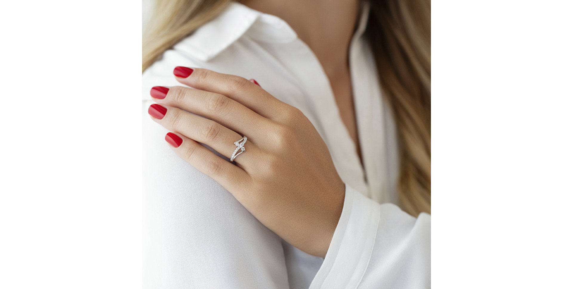 Diamond ring Thérèse