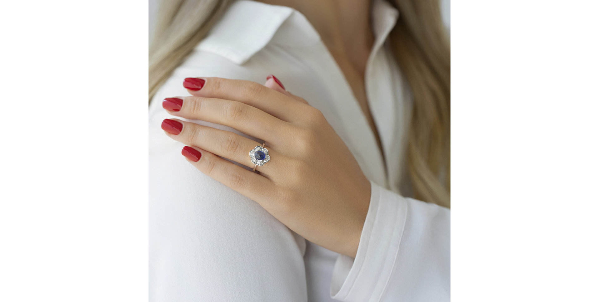 Diamond ring with Sapphire Blooming Sapphire