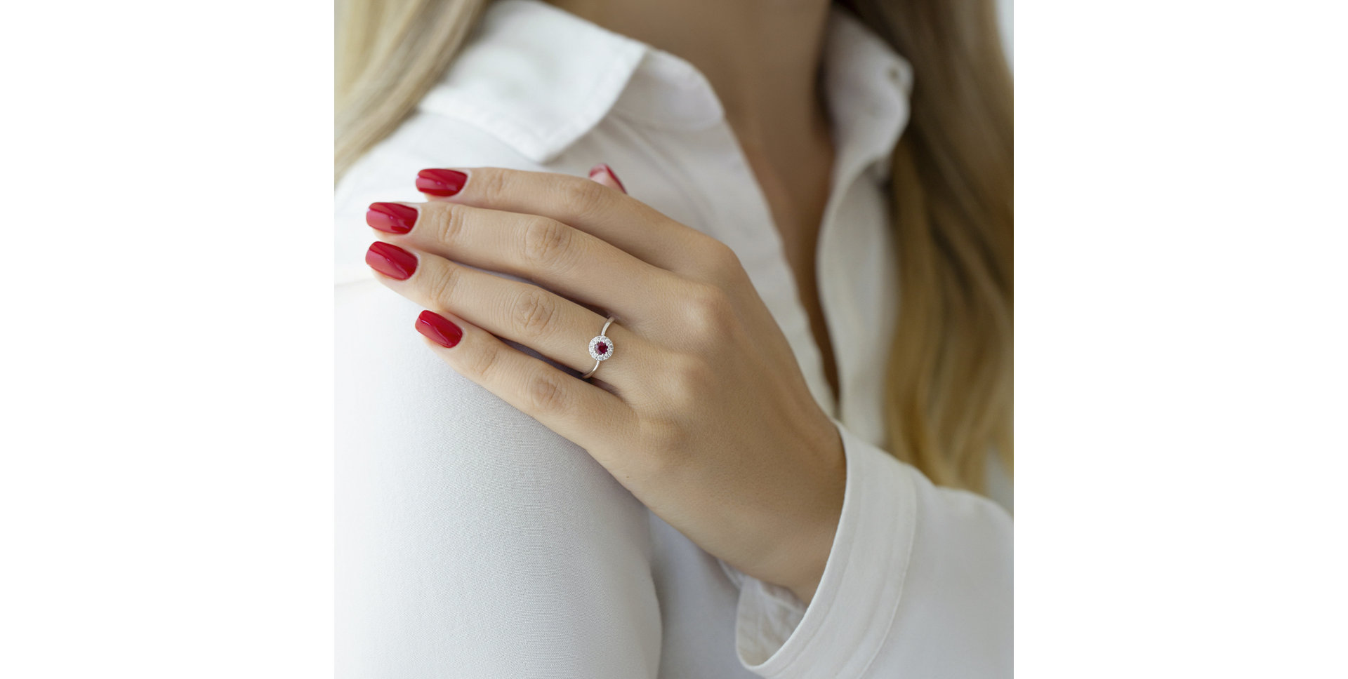 Diamond ring with Ruby Ravenna