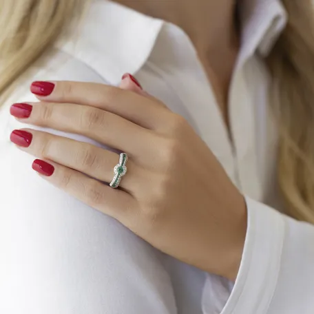 Diamond ring with Sapphire Valeria