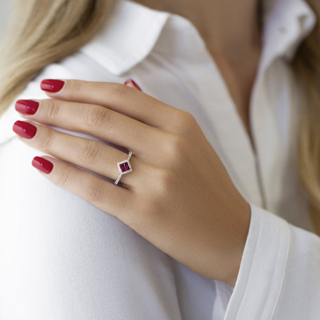 Diamond ring with Ruby Ninfe